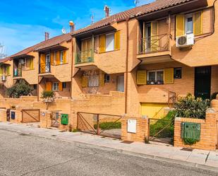 Vista exterior de Casa o xalet en venda en Pinto amb Aire condicionat, Calefacció i Jardí privat