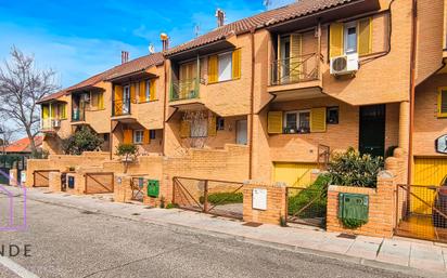 Vista exterior de Casa o xalet en venda en Pinto amb Aire condicionat, Calefacció i Jardí privat