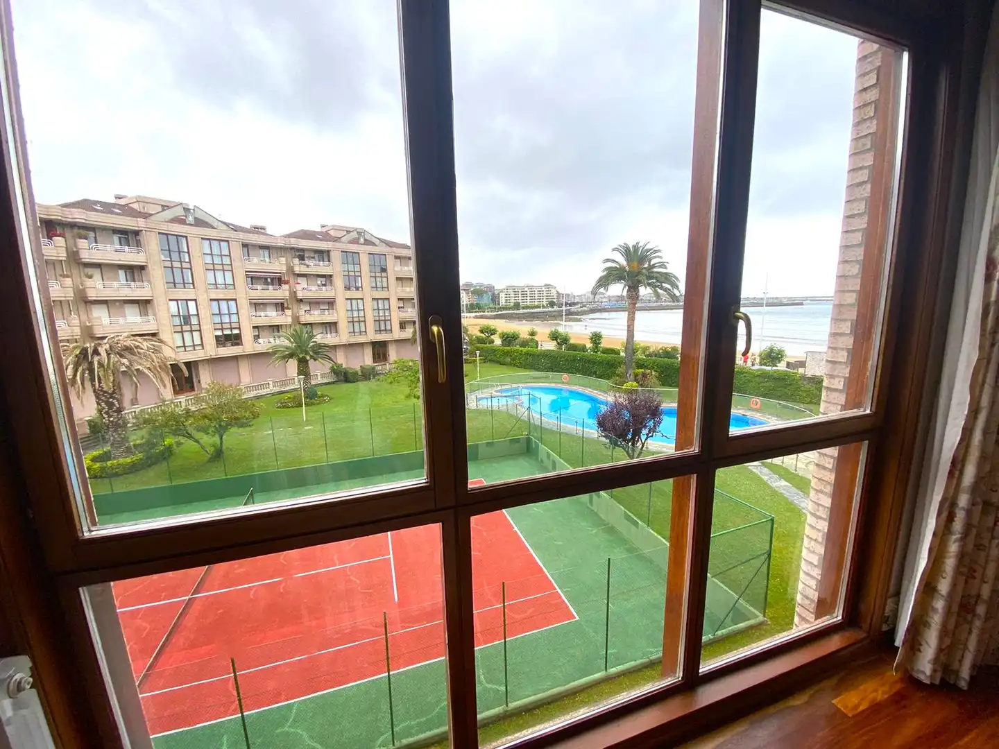 Swimming pool of Flat for sale in Castro-Urdiales  with Heating, Private garden and Parquet flooring