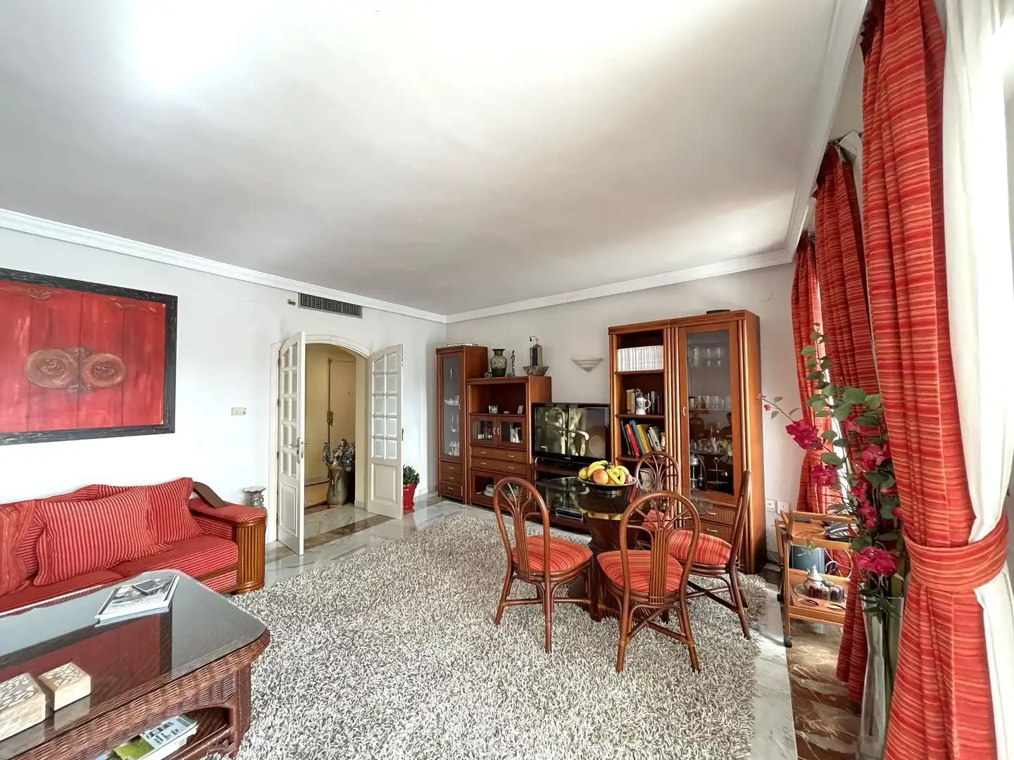 Sala de estar de Dúplex en venta en Marbella con Aire acondicionado, Trastero y Piscina comunitaria