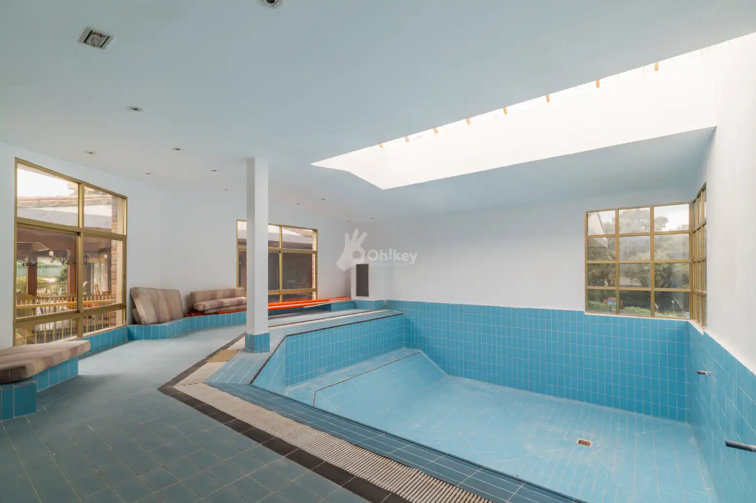 Swimming pool of Houses for sale in Villanueva de la Cañada  with Air Conditioner, Heating and Parquet flooring