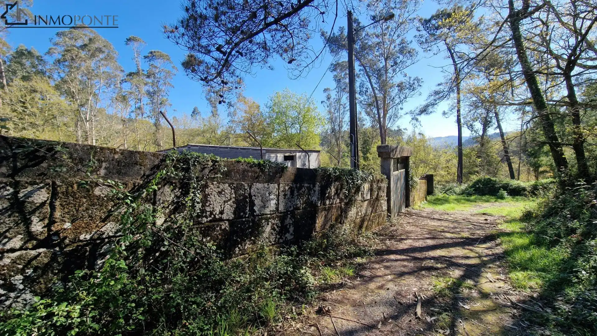 Vista exterior de Nave industrial en venta en Pontevedra Capital 
