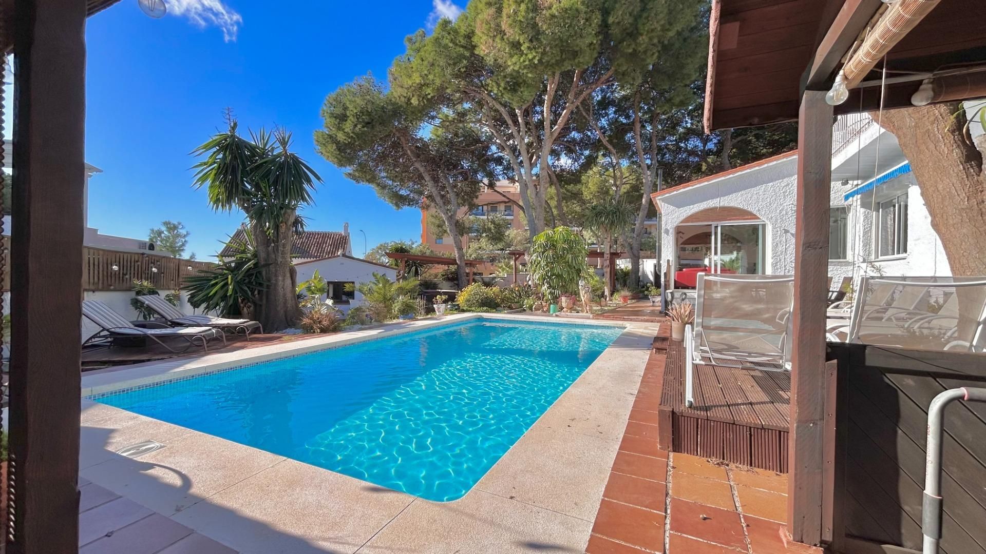 Piscina de Casa o xalet en venda en Torremolinos amb Aire condicionat, Jardí privat i Terrassa