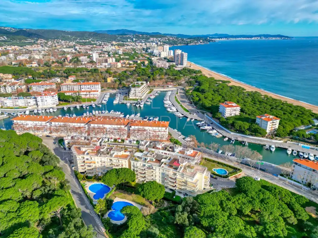 Außenansicht von Wohnungen zum Verkauf in Castell d'Aro, Platja d'Aro i s'Agaró mit Terrasse und Gemeinschaftspool