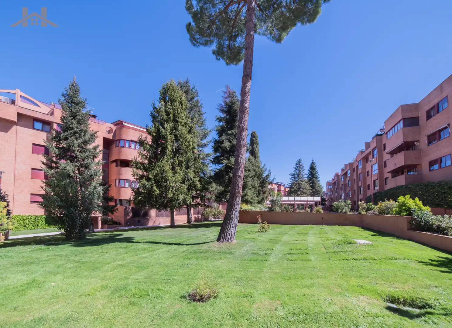 Vista exterior de Pis en venda en Pozuelo de Alarcón amb Aire condicionat, Calefacció i Terrassa