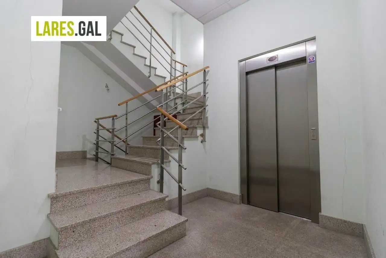 Oficina en venta en Cangas  con Terraza