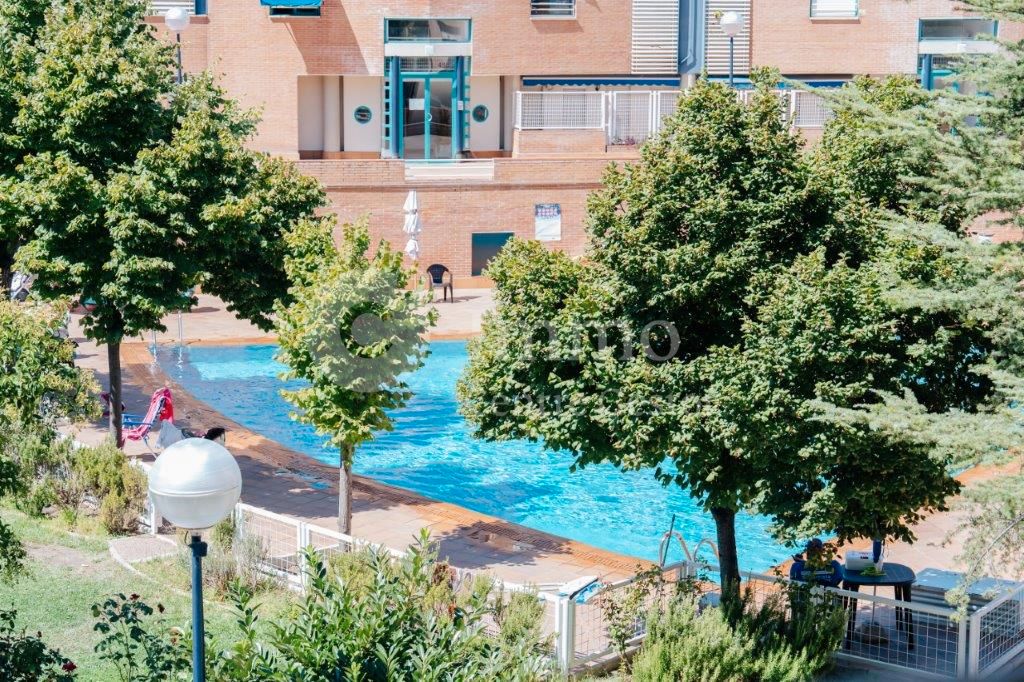 Piscina de Pis en venda en  Madrid Capital amb Aire condicionat, Calefacció i Traster