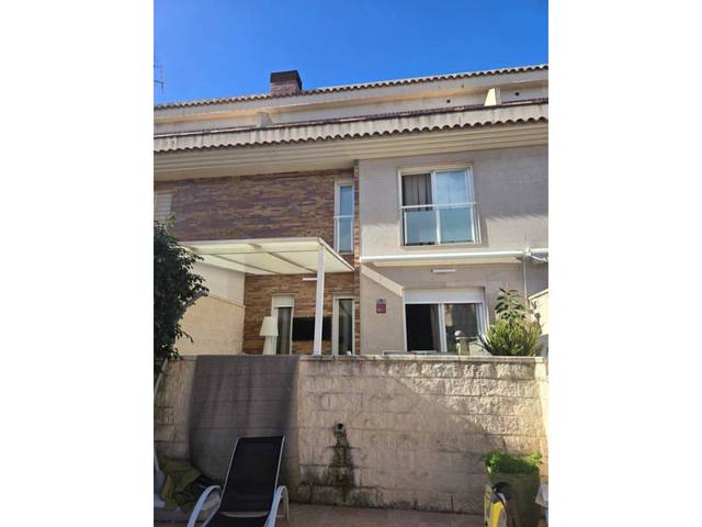 Casa adosada en Venta en Calle Pintor Vidal Serrulla en Pau Lledó