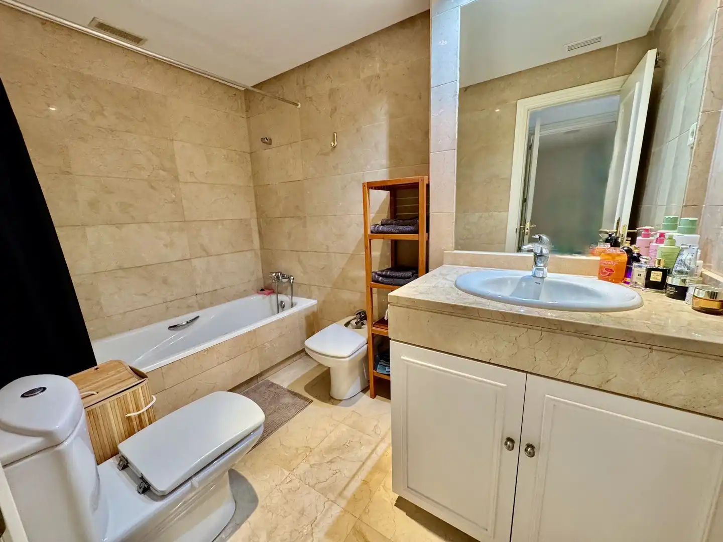 Bany de Apartament de lloguer en Marbella amb Aire condicionat, Moblat i Piscina comunitària