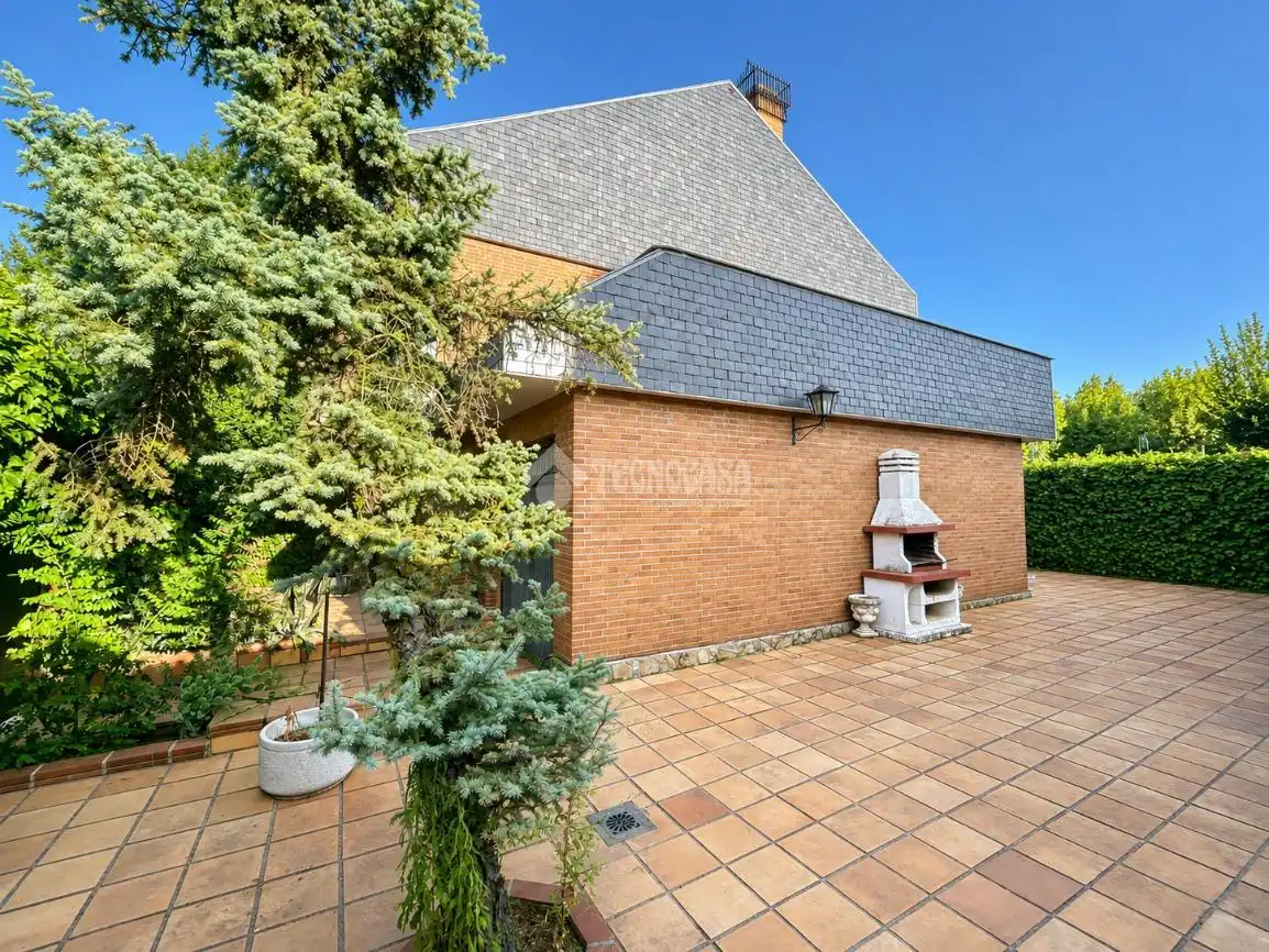 Terrassa de Casa adosada en venda en Griñón amb Calefacció, Jardí privat i Terrassa