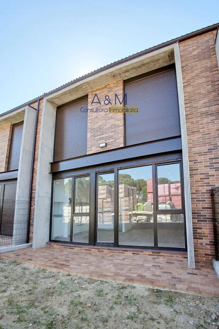 Casa adosada en venta en Laguna de Duero con Calefacción, Jardín privado y Terraza
