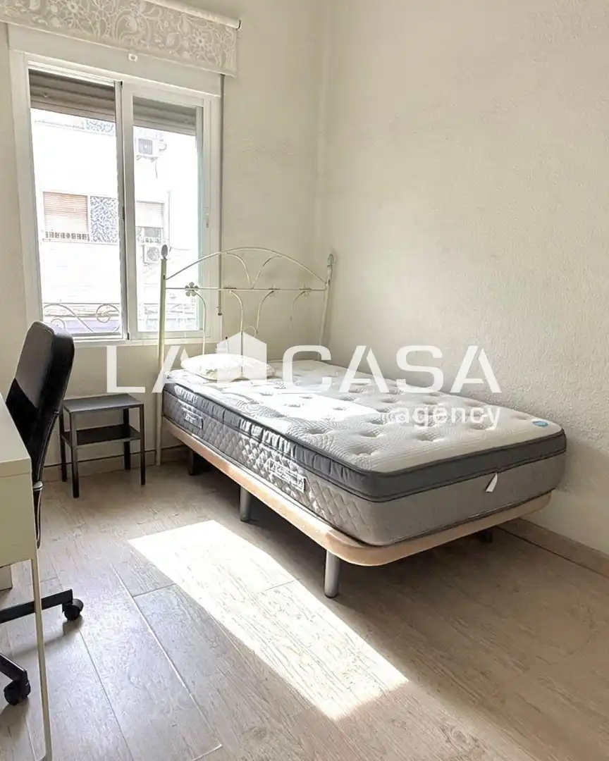 Bedroom of Flat for sale in Sevilla