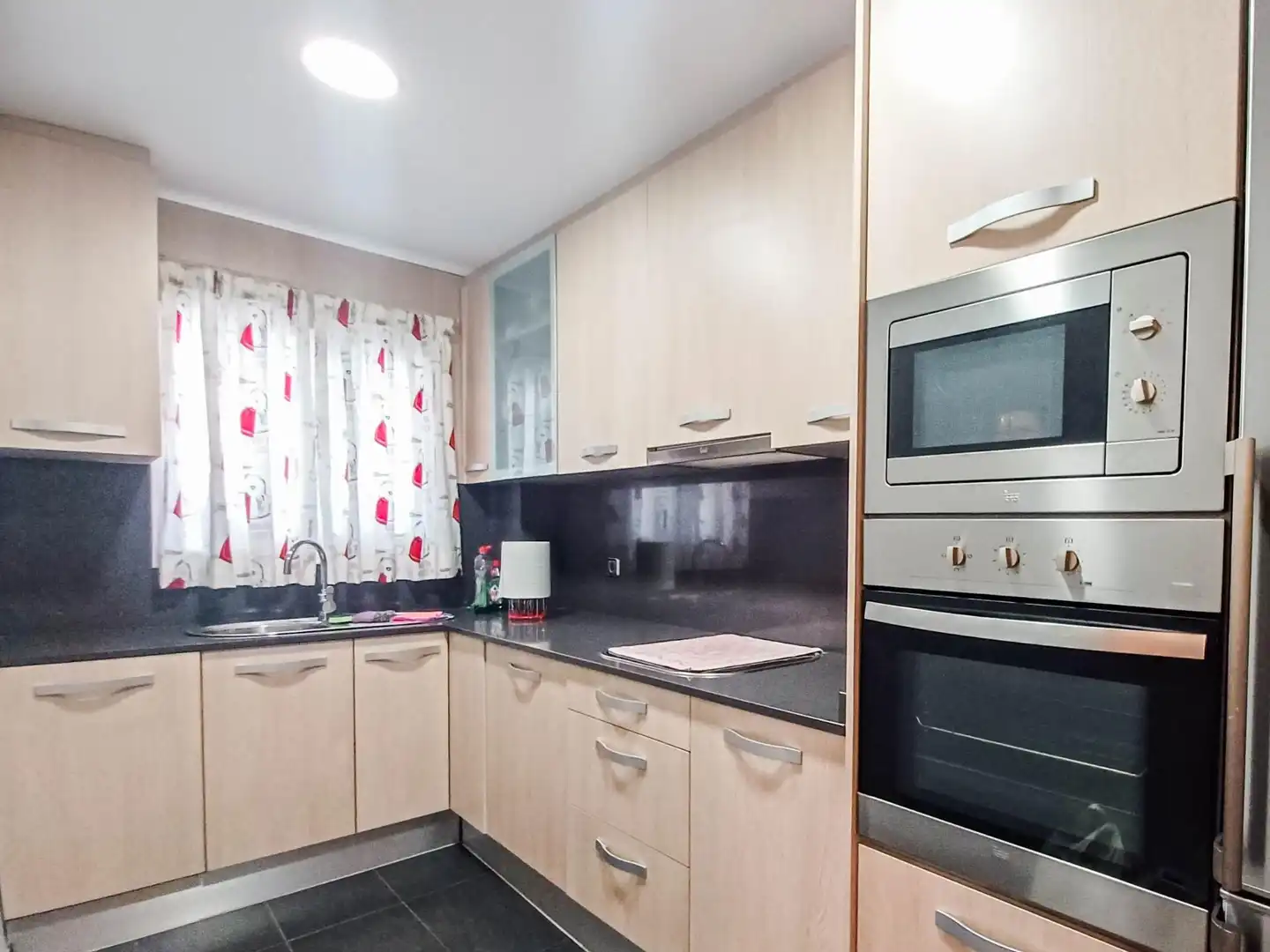 Ground floor for rent in Nucli Antic