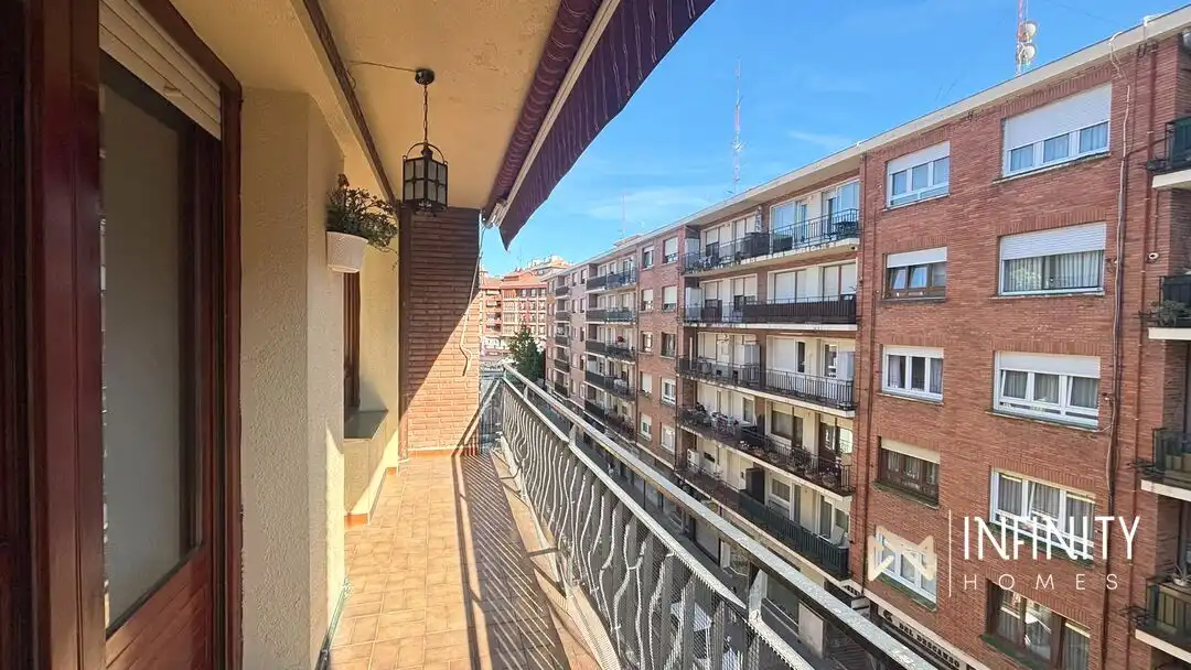 Exterior view of Flat for rent in Galdakao  with Heating, Terrace and Furnished