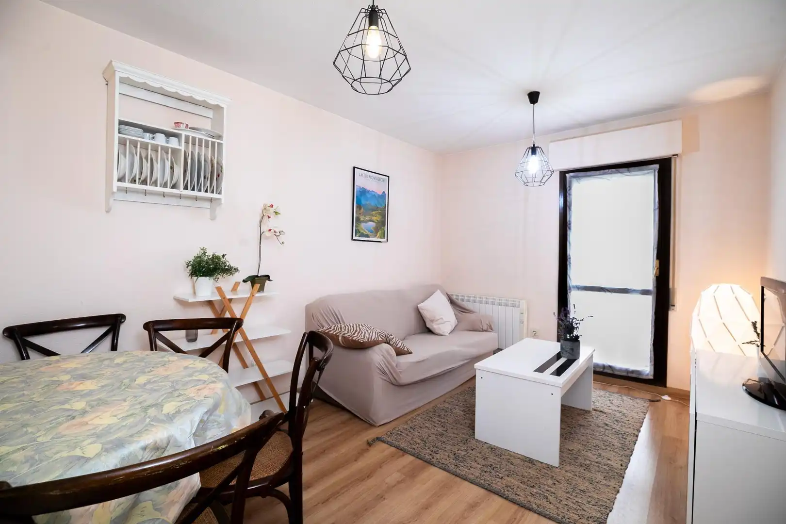 Living room of Flat for sale in Jaca  with Heating, Parquet flooring and Terrace