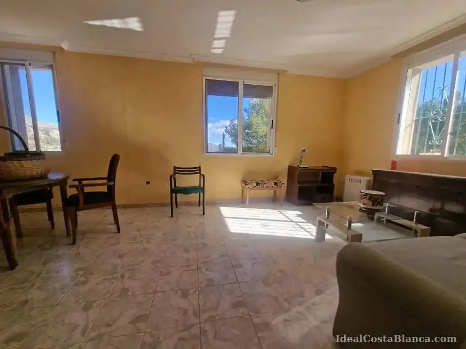 Sala d'estar de Apartament de lloguer en Confrides, Alicante