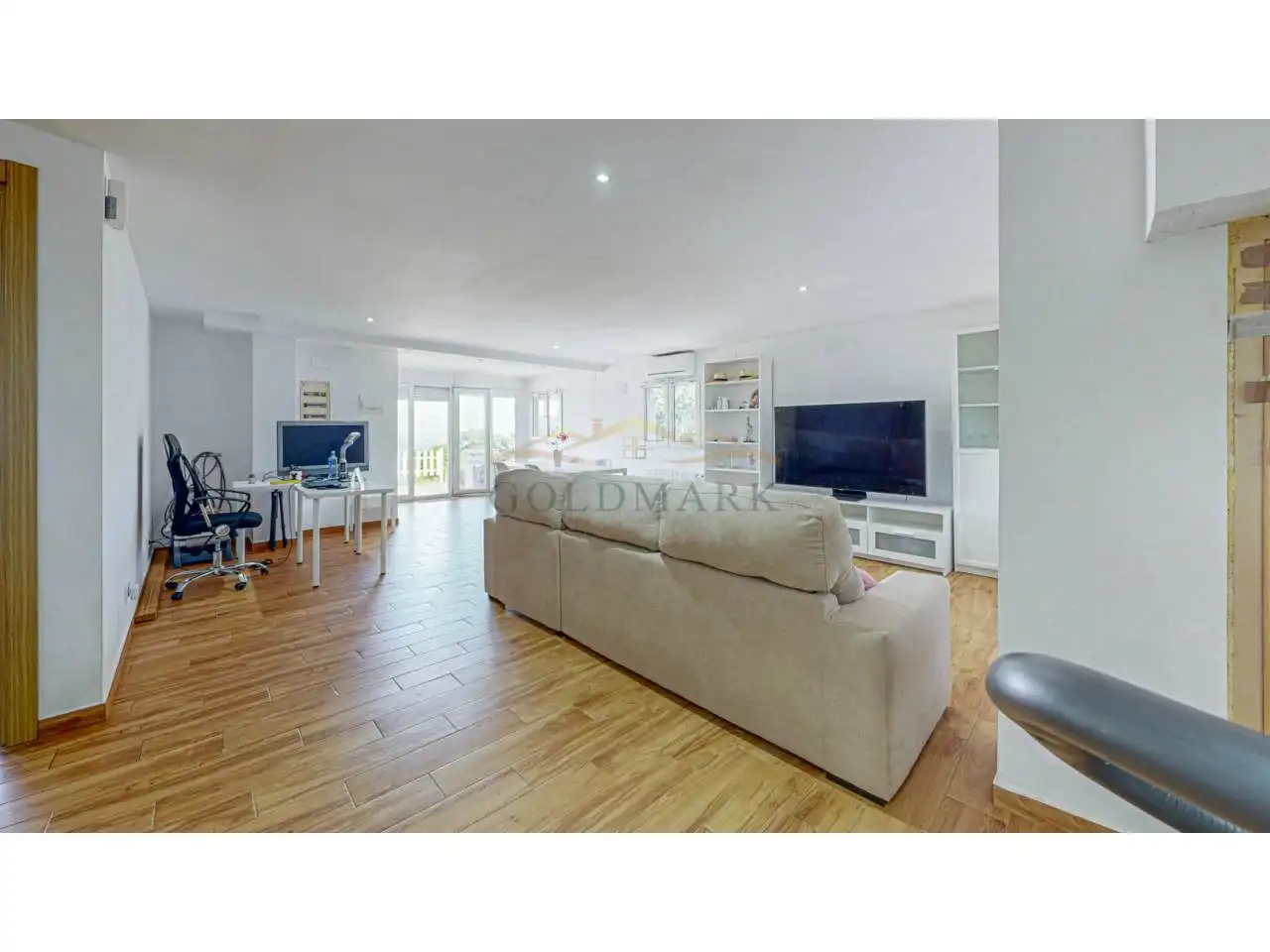 Sala d'estar de Casa o xalet en venda en Corbera de Llobregat amb Aire condicionat, Jardí privat i Terrassa