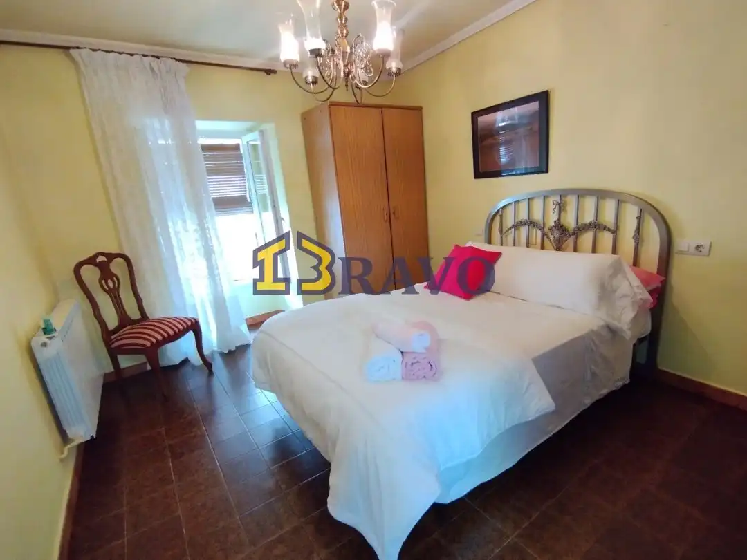 Habitación de Casa o chalet en venta en Medina de Pomar con Calefacción, Jardín privado y Terraza
