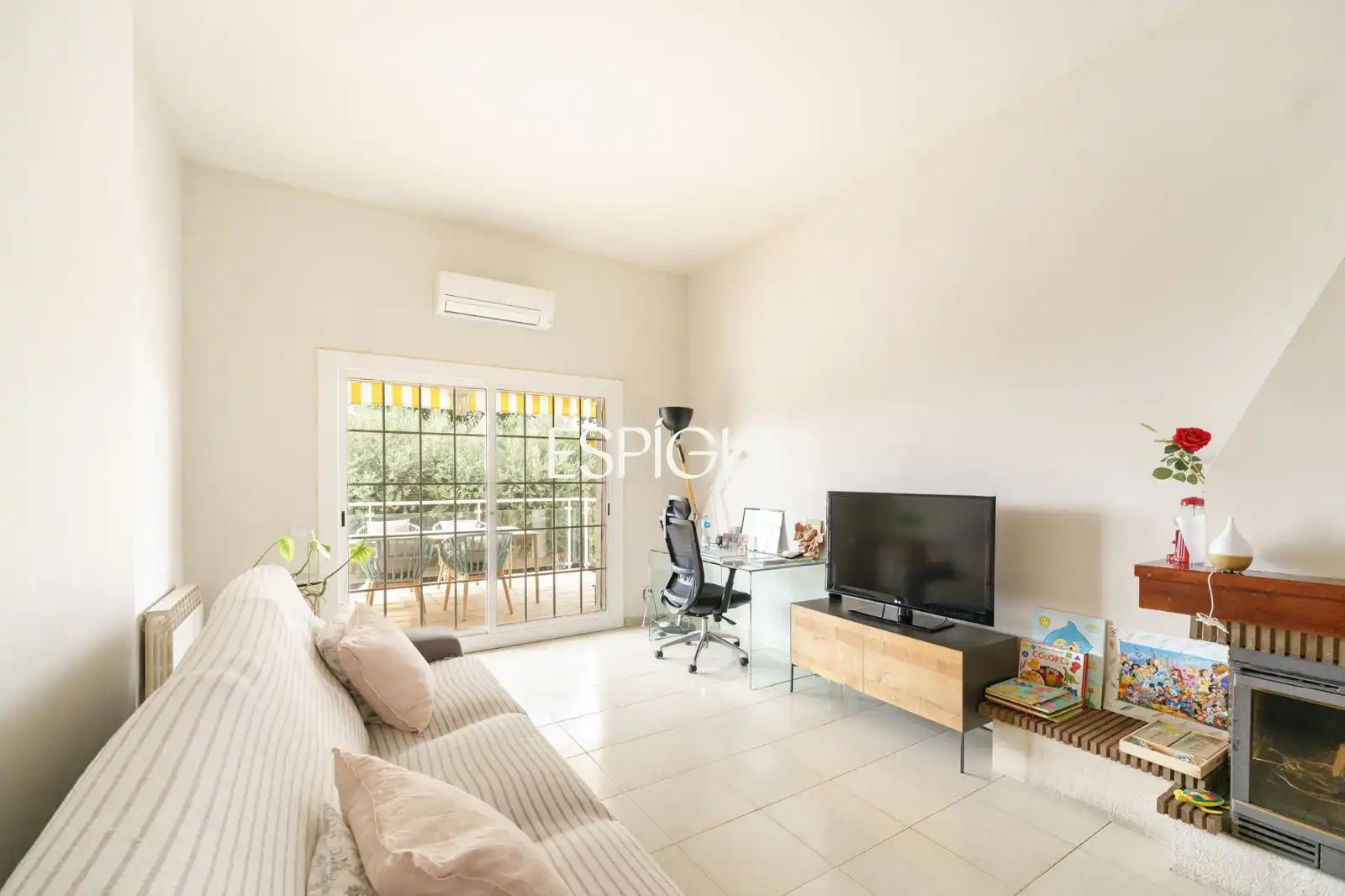 Living room of Detached homes for sale in Teià  with Air Conditioner, Heating and Private garden