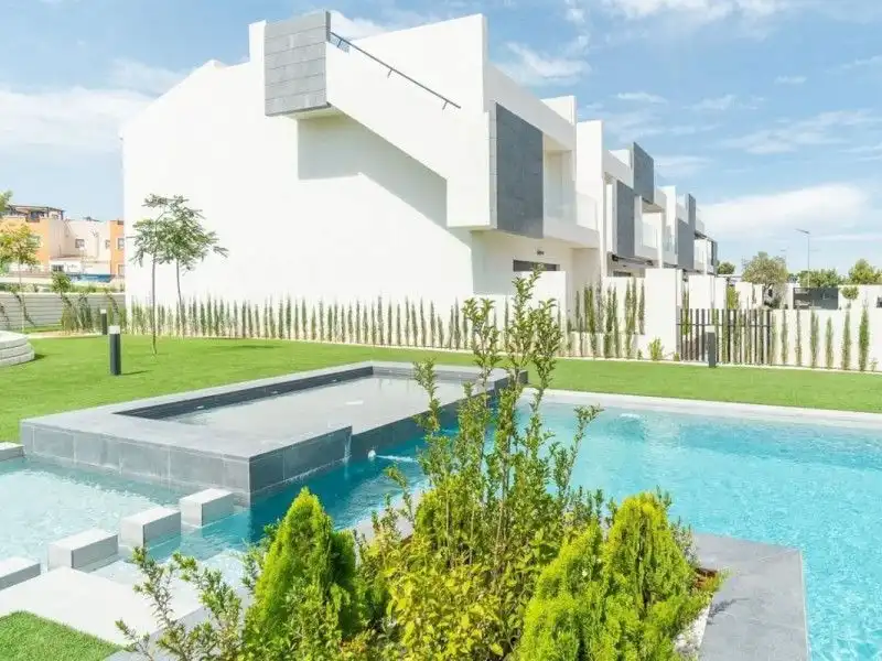 Piscina de Casa o chalet en venta en Torrevieja con Jardín privado, Terraza y Balcón