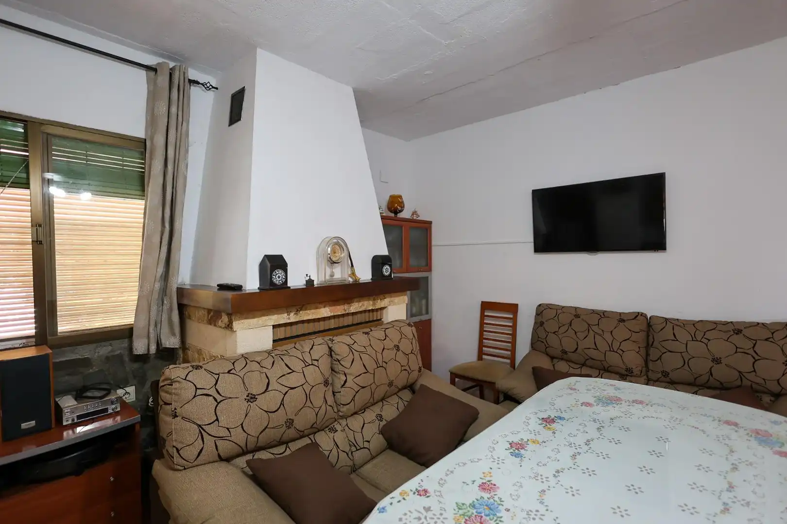 Sala d'estar de Casa o xalet en venda en Cogollos de la Vega amb Piscina