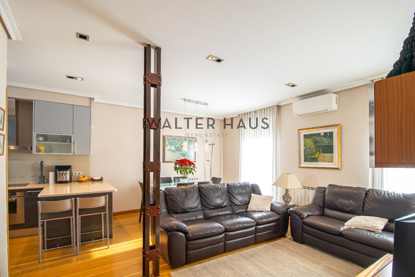 Living room of Flat for sale in  Madrid Capital  with Air Conditioner, Heating and Oven