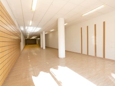 Locale commerciale in vendita a Calle JUAN CARLOS I