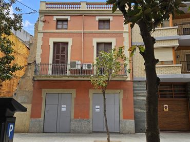 Mixto residencial en venta en Nou 66