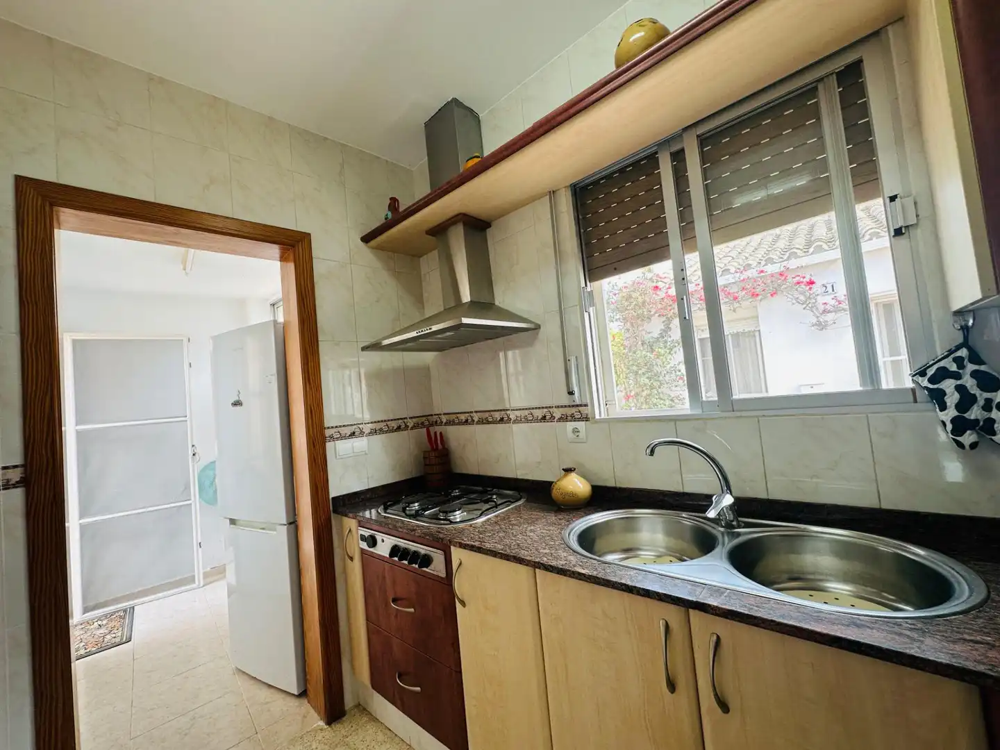 Cuina de Casa o xalet en venda en Sant Jaume d'Enveja amb Jardí privat i Moblat