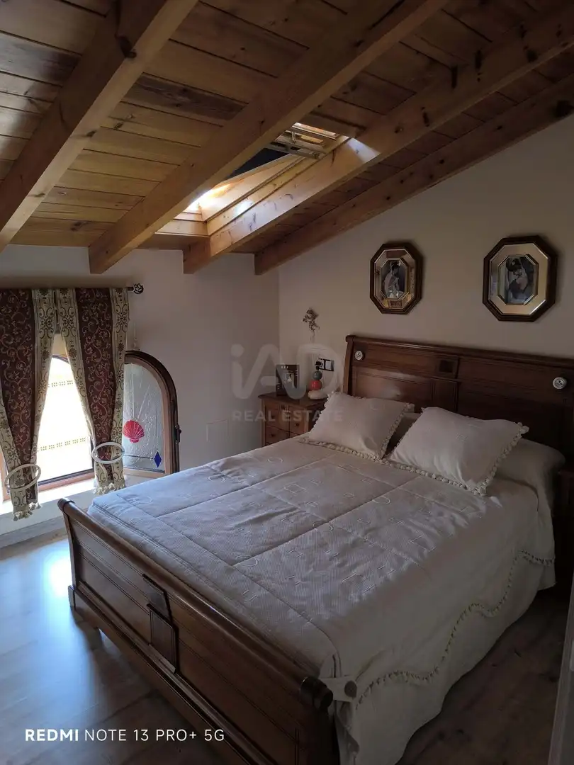 Dormitori de Casa o xalet en venda en Santas Martas amb Calefacció i Terrassa