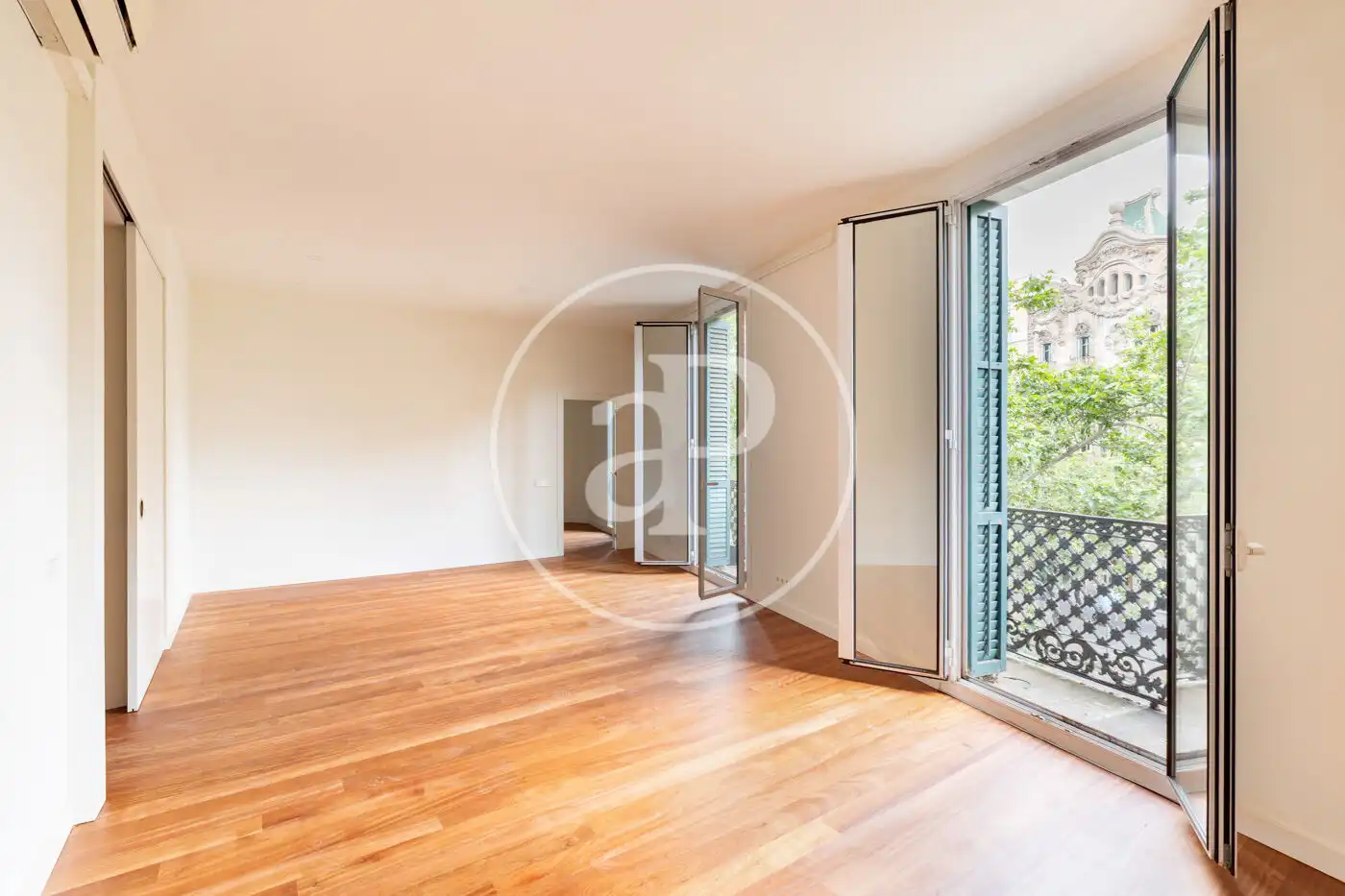Schlafzimmer von Wohnung zum Verkauf in Barcelona mit Klimaanlage, Heizung und Balkon