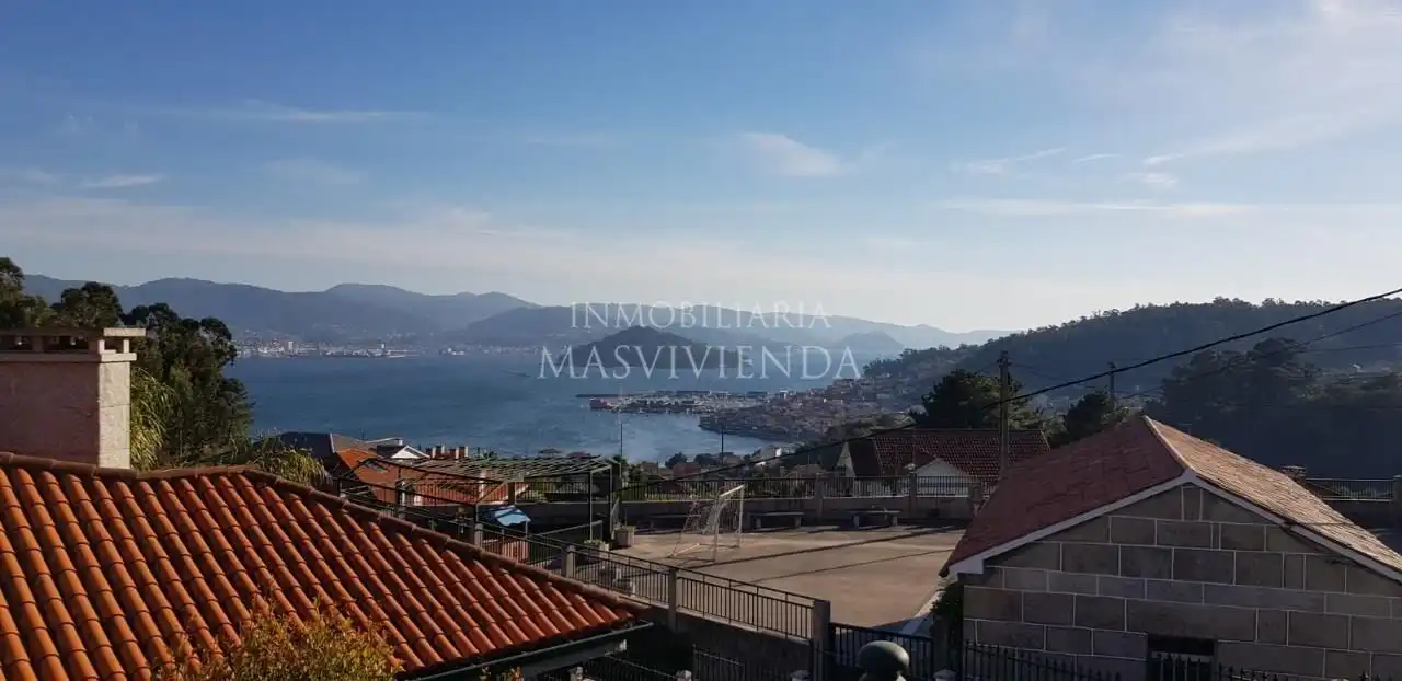 Vista exterior de Casa o xalet en venda en Poio amb Terrassa i Piscina