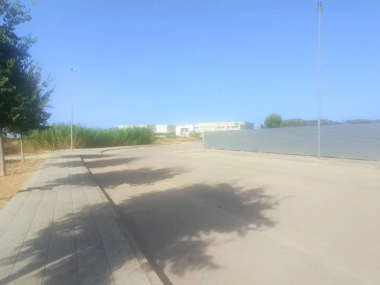 Industrial land for sale in Ador