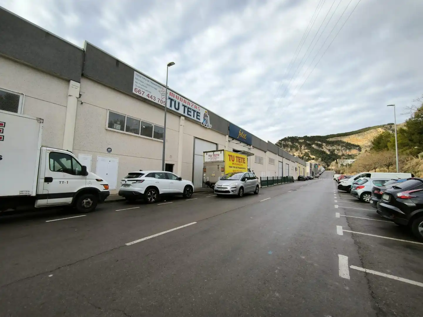 Vista exterior de Nau industrial en venda en Alcoy / Alcoi