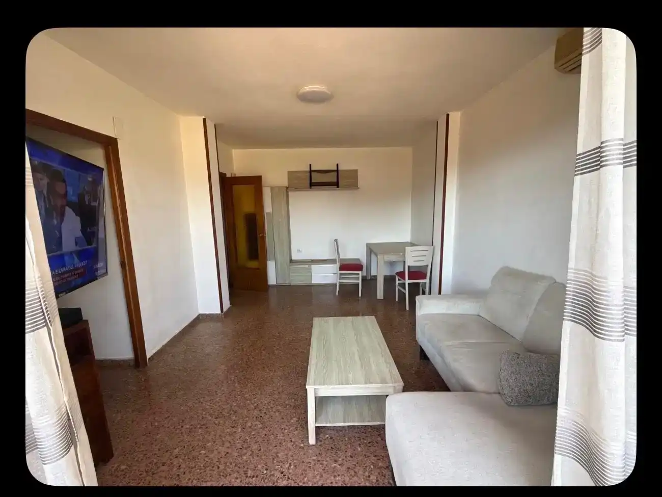 Sala d'estar de Pis en venda en Villar del Arzobispo amb Aire condicionat i Balcó