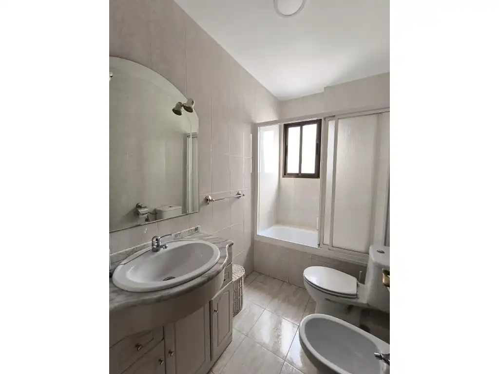 Flat for rent in Calle Julio Pellicer, Ciudad Jardín - Zoco