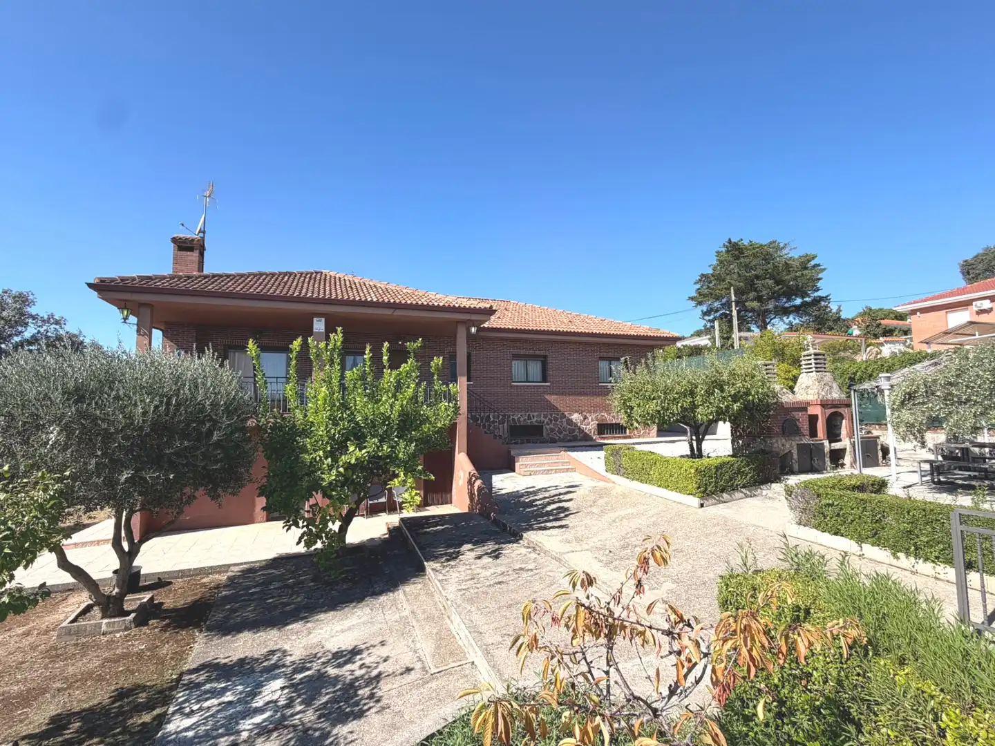 Vista exterior de Casa o chalet en venta en Villa del Prado, Madrid