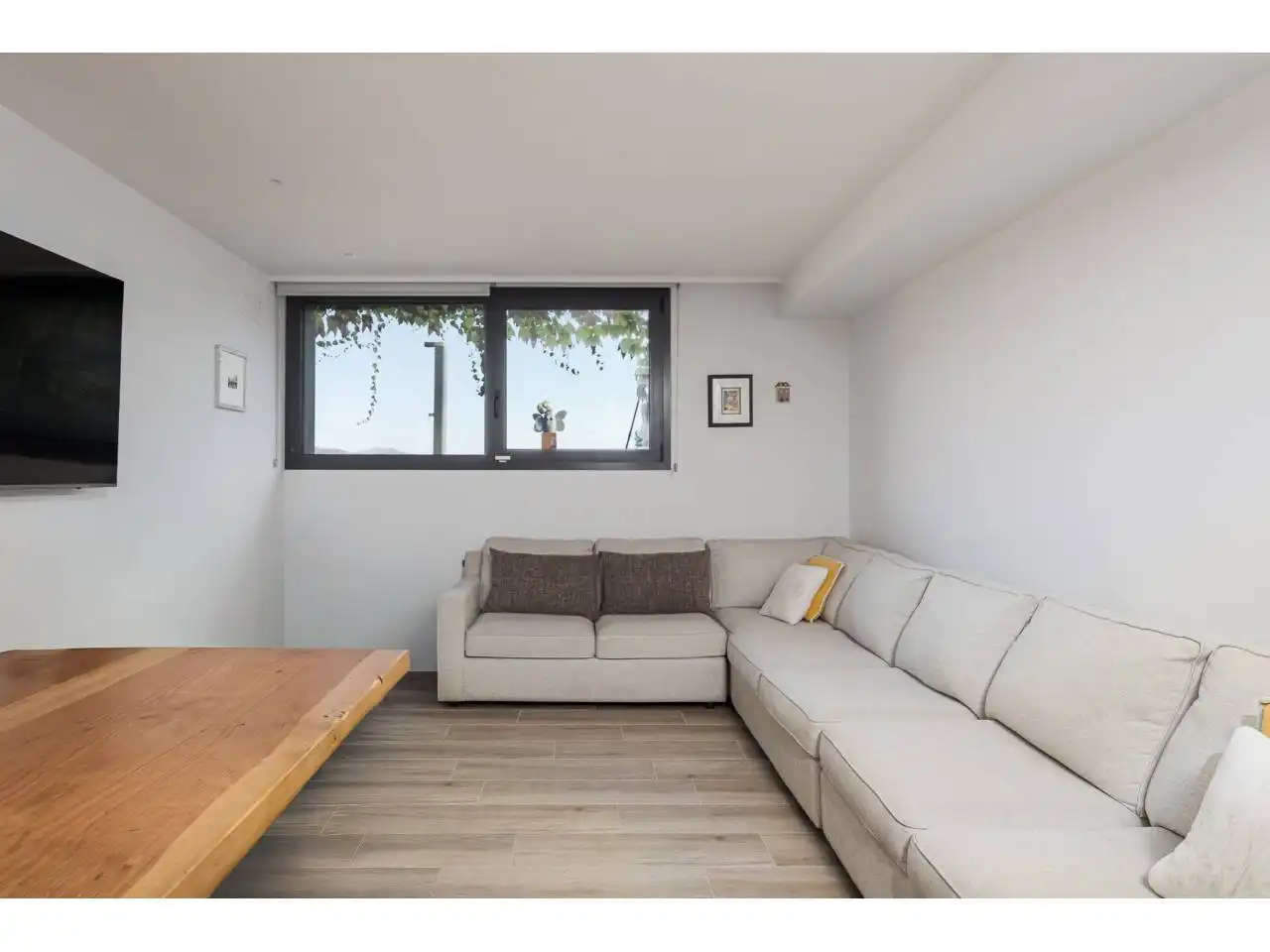 Sala d'estar de Casa o xalet en venda en Donostia - San Sebastián  amb Calefacció, Jardí privat i Terrassa