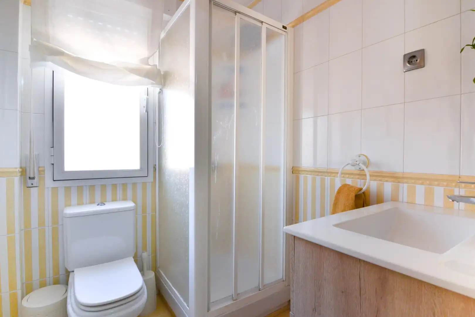 Bathroom of Duplexes for sale in Villanueva del Pardillo  with Air Conditioner, Heating and Parquet flooring