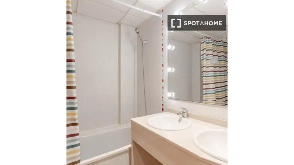 Bany de Apartament per a compartir en Canet d'En Berenguer amb Aire condicionat, Terrassa i Moblat