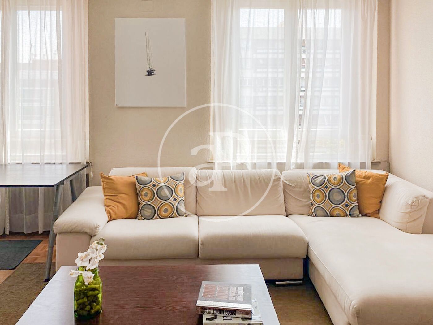 Living room of Flat to rent in  Madrid Capital  with Air Conditioner, Heating and Furnished