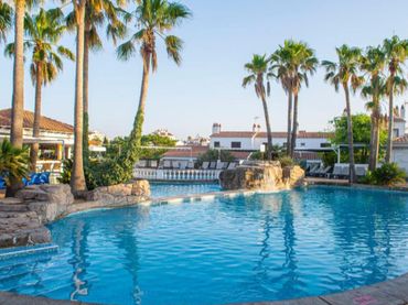 Apartament amb piscina en venda a Carrer d'en Xoroi
