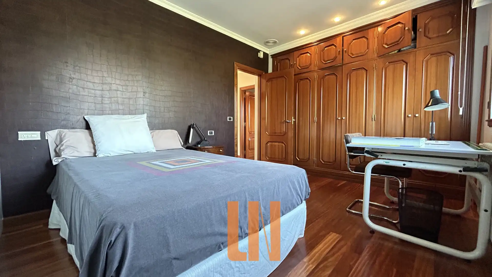 Dormitori de Casa o xalet en venda en Oleiros amb Calefacció, Jardí privat i Parquet