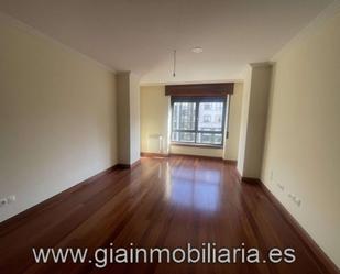 Living room of Flat for sale in Vigo   with Heating, Private garden and Parquet flooring