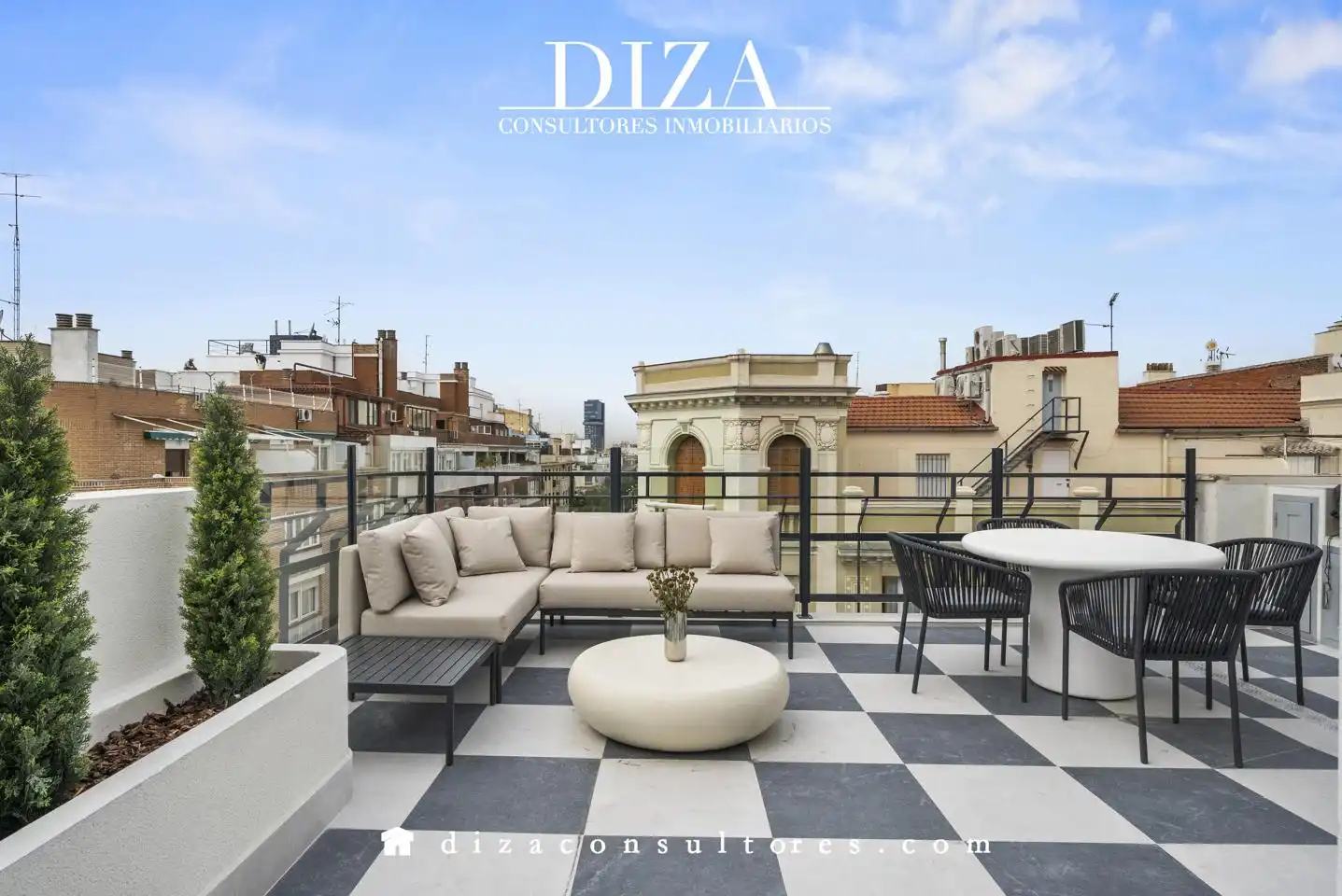 Flat with lift for sale in Calle de Hermosilla
