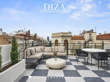Piso con ascensor en venta en Calle de Hermosilla