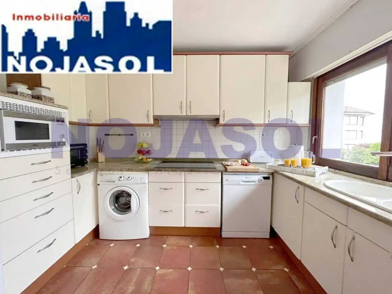 Cuina de Casa adosada de lloguer en Noja amb Calefacció, Jardí privat i Terrassa