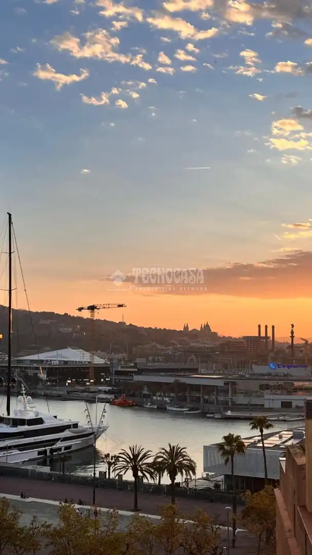 Vista exterior de Piso en venta en Barcelona con Calefacción y Balcón