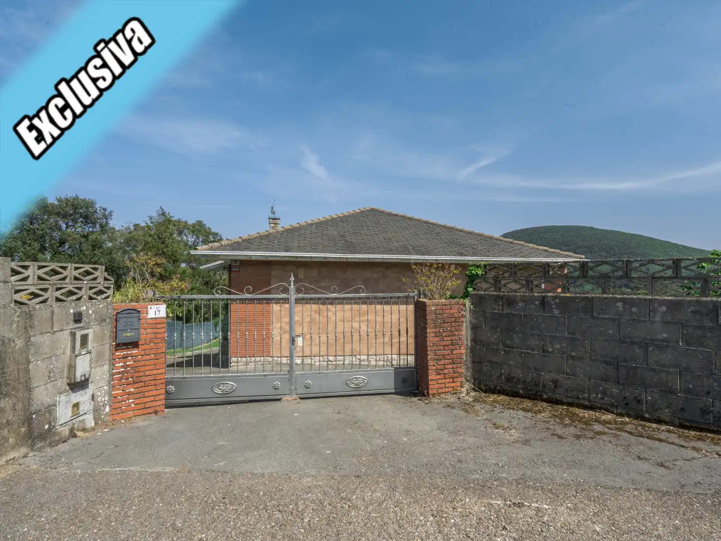 Vista exterior de Casa o chalet en venta en Arnuero con Calefacción, Jardín privado y Terraza