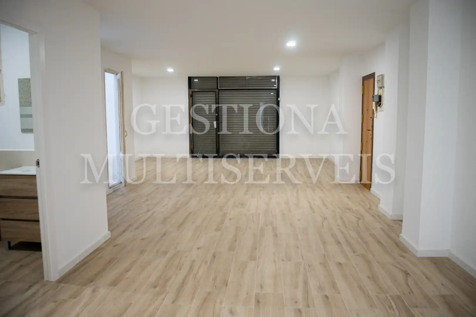 Local en venta en Sant Boi de Llobregat con Alarma